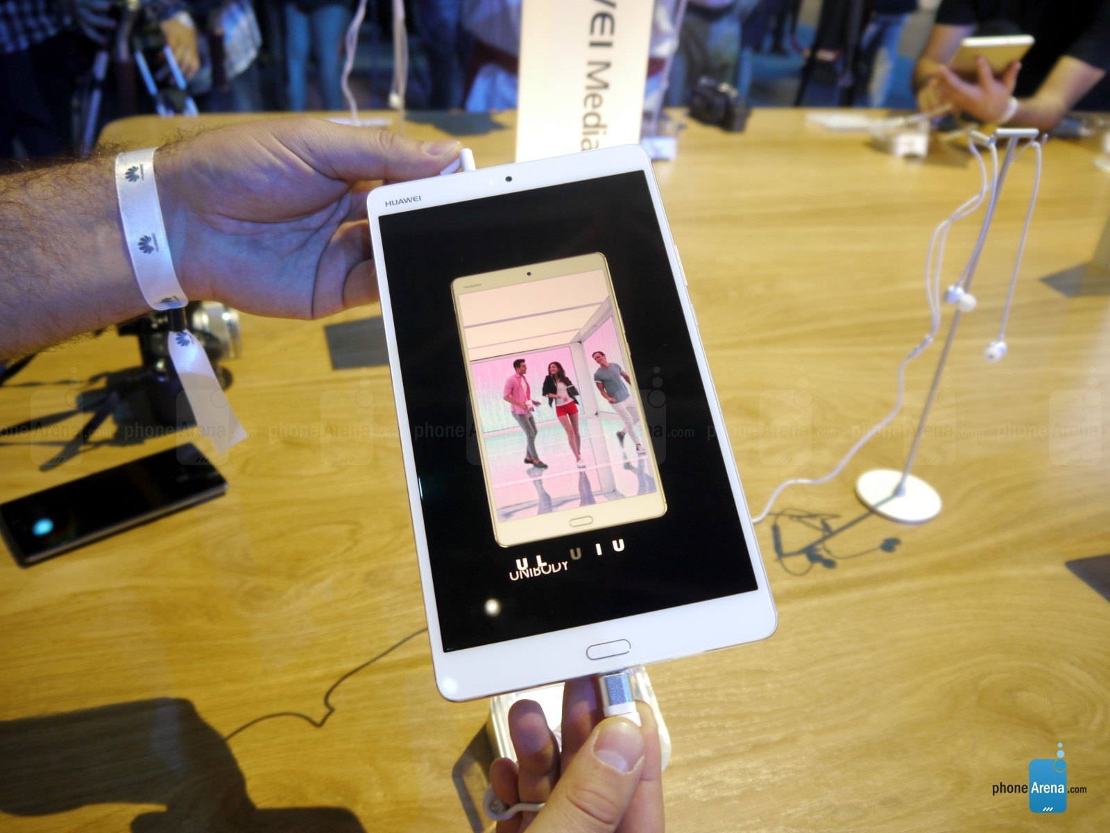 Trên tay Huawei MediaPad M3