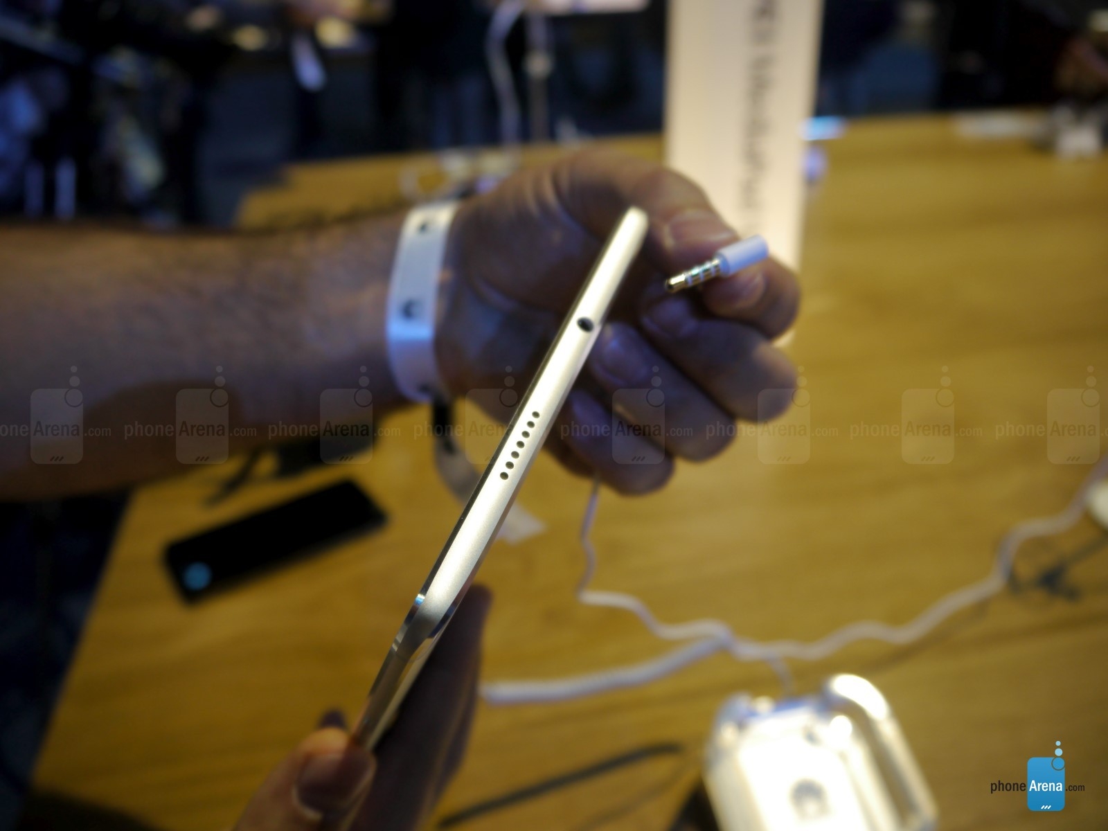 Trên tay Huawei MediaPad M3