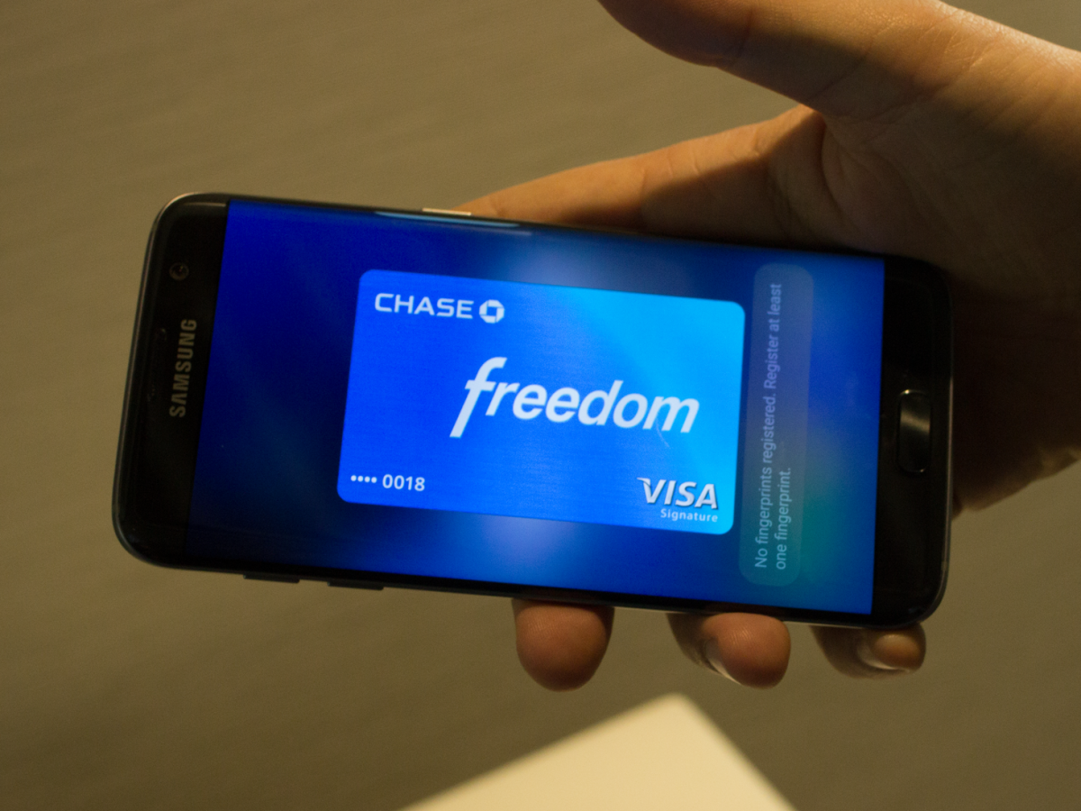 10 điều Samsung Galaxy S7 làm được, còn iPhone thì không