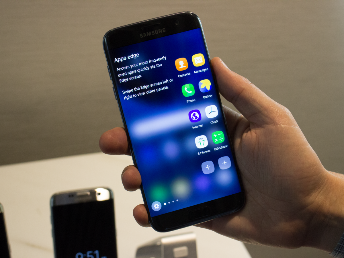 10 điều Samsung Galaxy S7 làm được, còn iPhone thì không