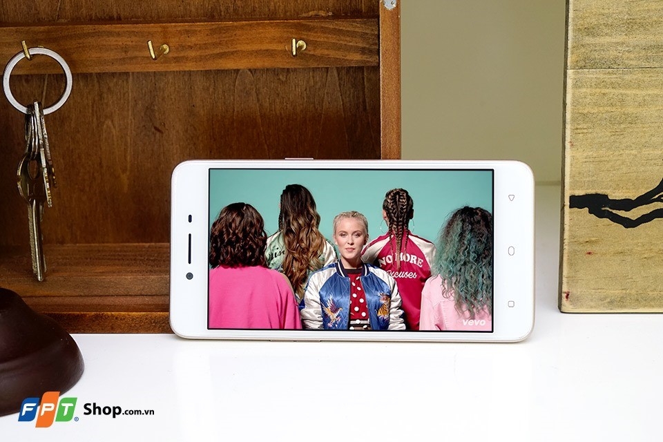 4 smartphone có camera selfie tốt nhất trong tầm giá dưới 5 triệu đồng 2 4 smartphone có camera selfie tốt nhất trong tầm giá dưới 5 triệu đồng 2