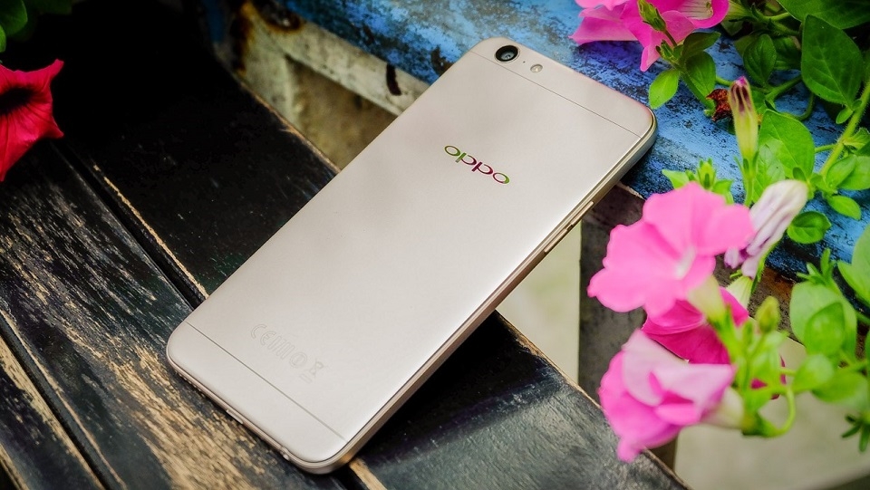 4 smartphone giá rẻ mới lên kệ gây sốt tại FPT Shop 1