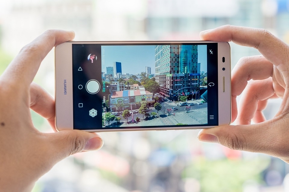 4 smartphone giá rẻ mới lên kệ gây sốt tại FPT Shop 2