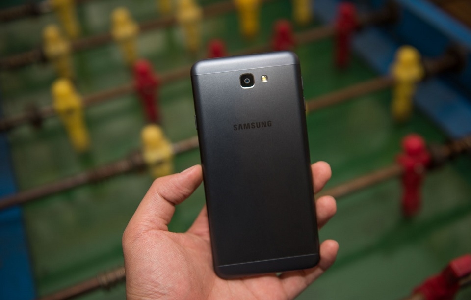 4 smartphone tầm trung đáng mua nhất trong tháng 10