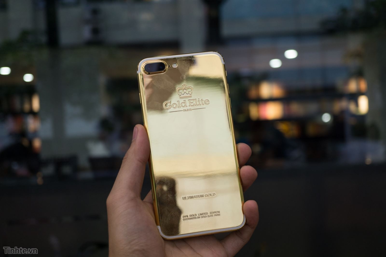 Cận cảnh iPhone 7 Plus phiên bản vàng 24K giá 180 triệu đồng 13 Cận cảnh iPhone 7 Plus phiên bản vàng 24K giá 180 triệu đồng 13