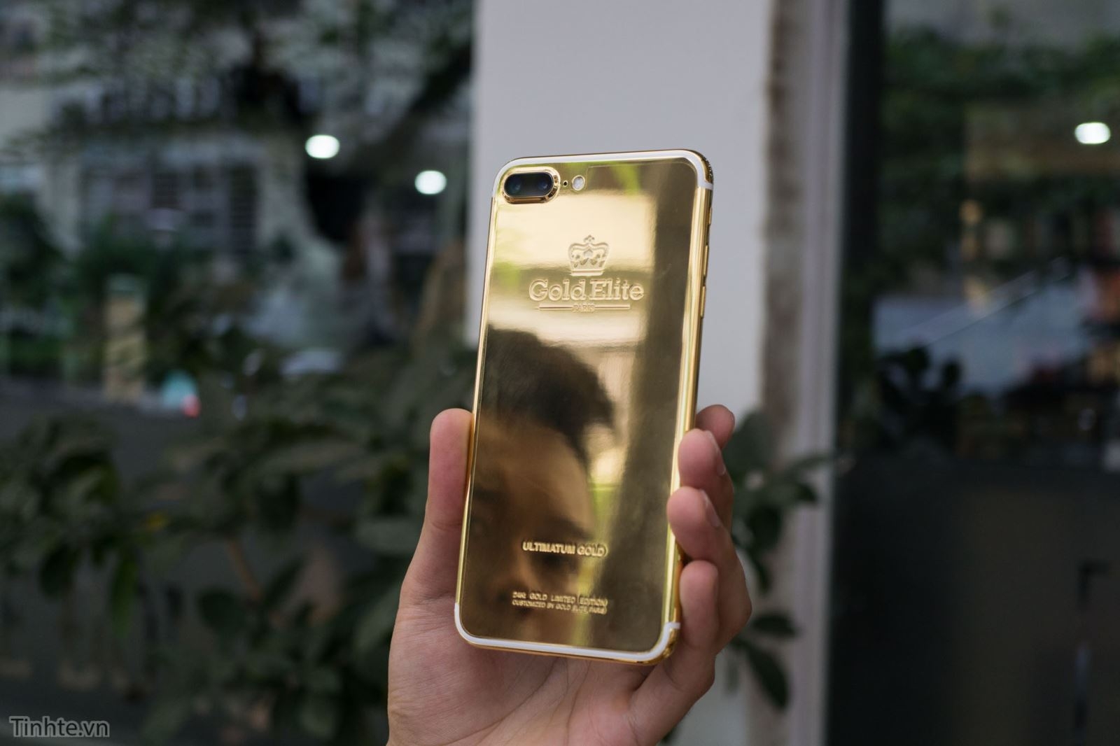 Cận cảnh iPhone 7 Plus phiên bản vàng 24K giá 180 triệu đồng 7 Cận cảnh iPhone 7 Plus phiên bản vàng 24K giá 180 triệu đồng 7