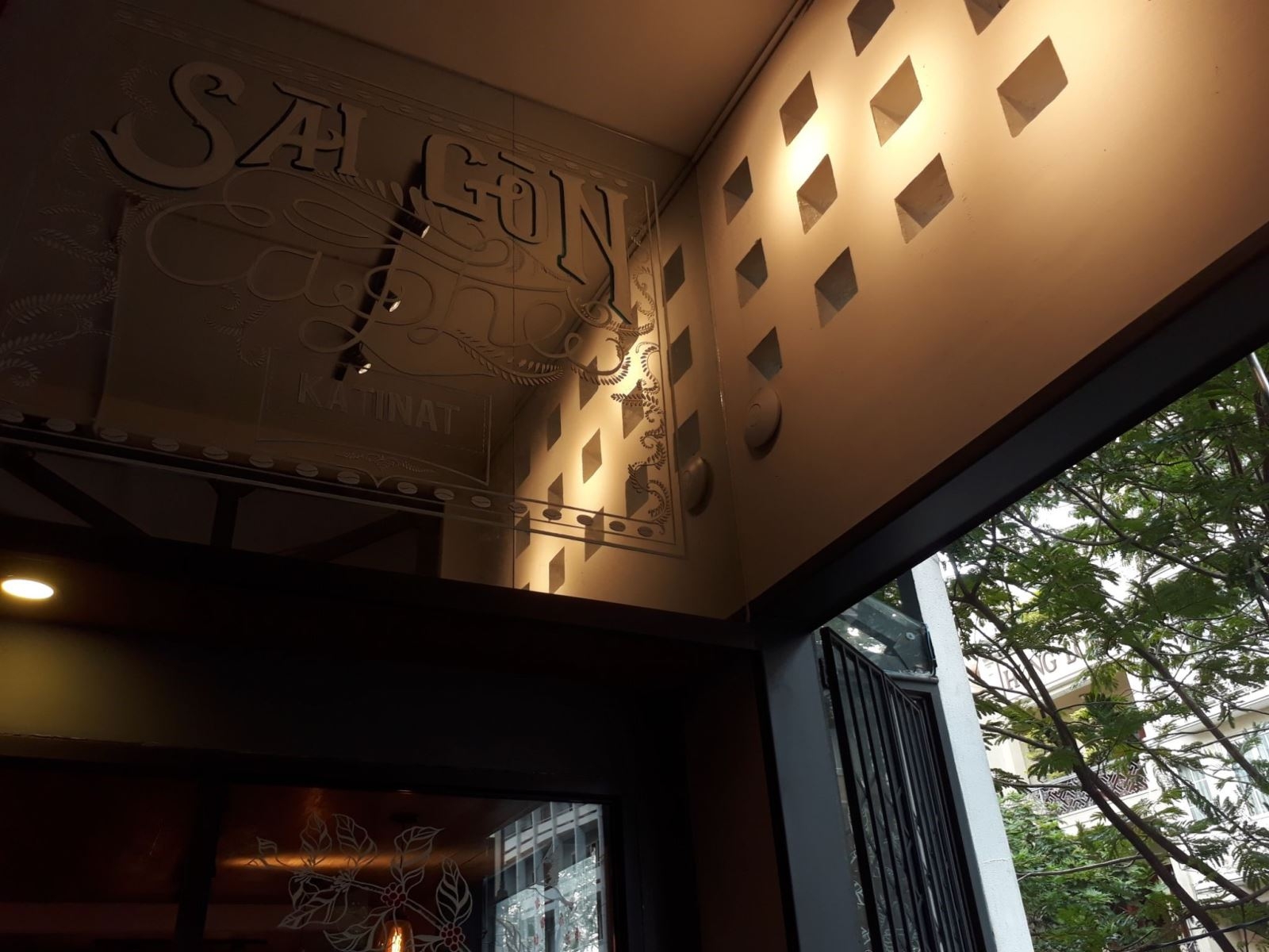 Có 6 triệu, nên mua OPPO F1s hay Samsung Galaxy J7 Prime?