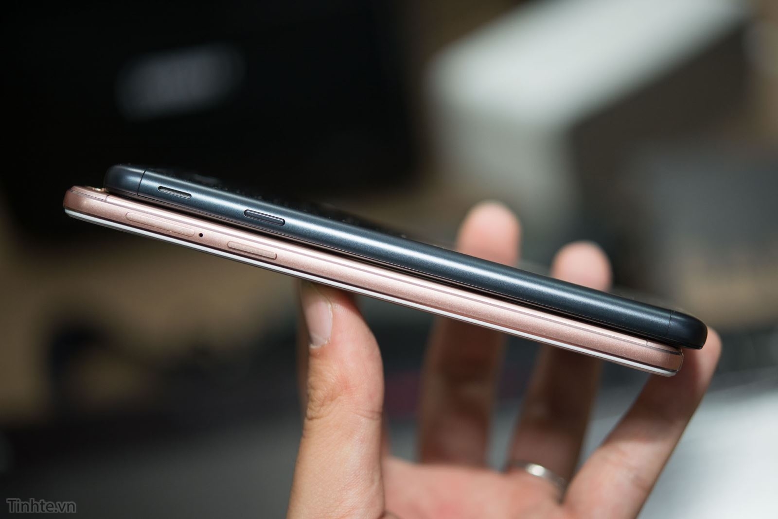 Có 6 triệu, nên mua OPPO F1s hay Samsung Galaxy J7 Prime?