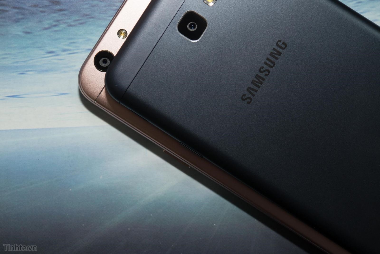 Có 6 triệu, nên mua OPPO F1s hay Samsung Galaxy J7 Prime?