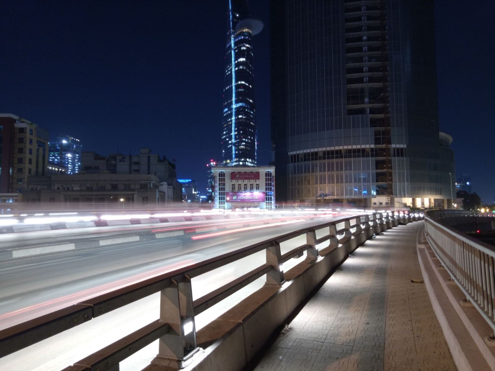 Có 6 triệu, nên mua OPPO F1s hay Samsung Galaxy J7 Prime?