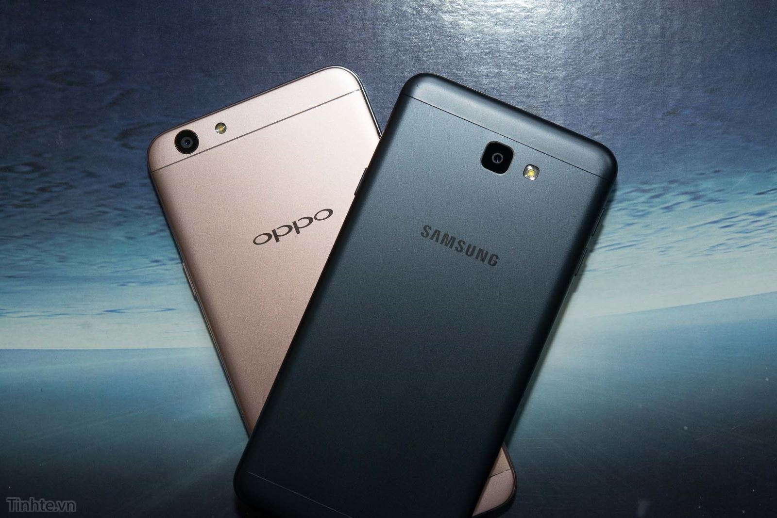 Có 6 triệu, nên mua OPPO F1s hay Samsung Galaxy J7 Prime?