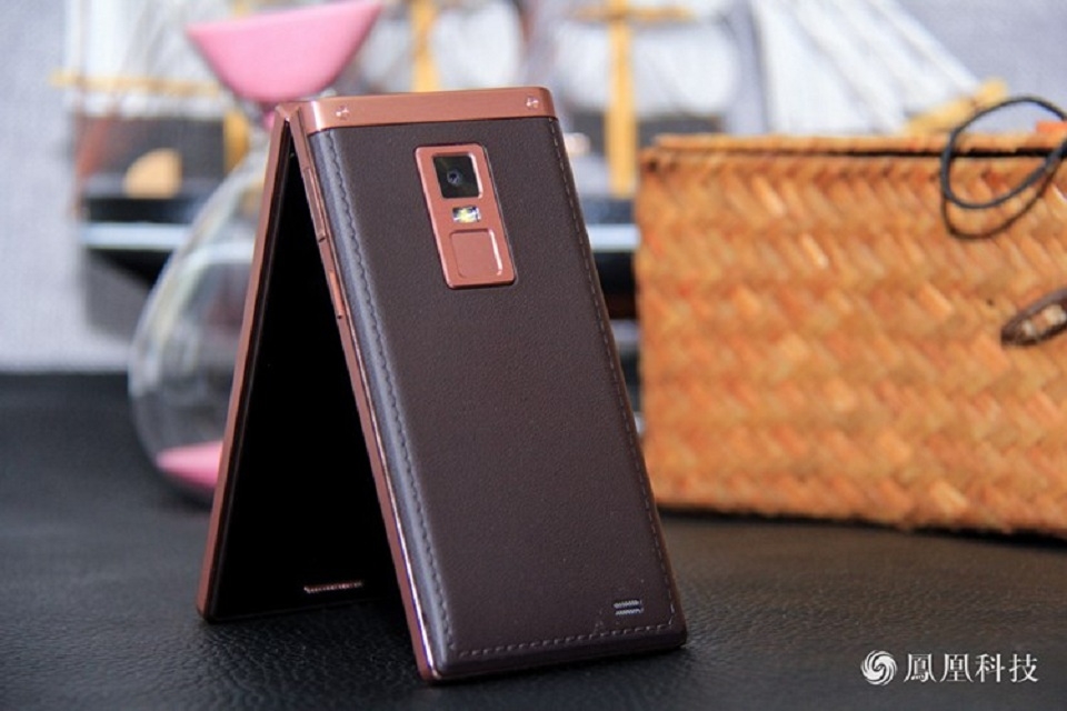 Điện thoại nắp gập Gionee W909 chính thức trình làng