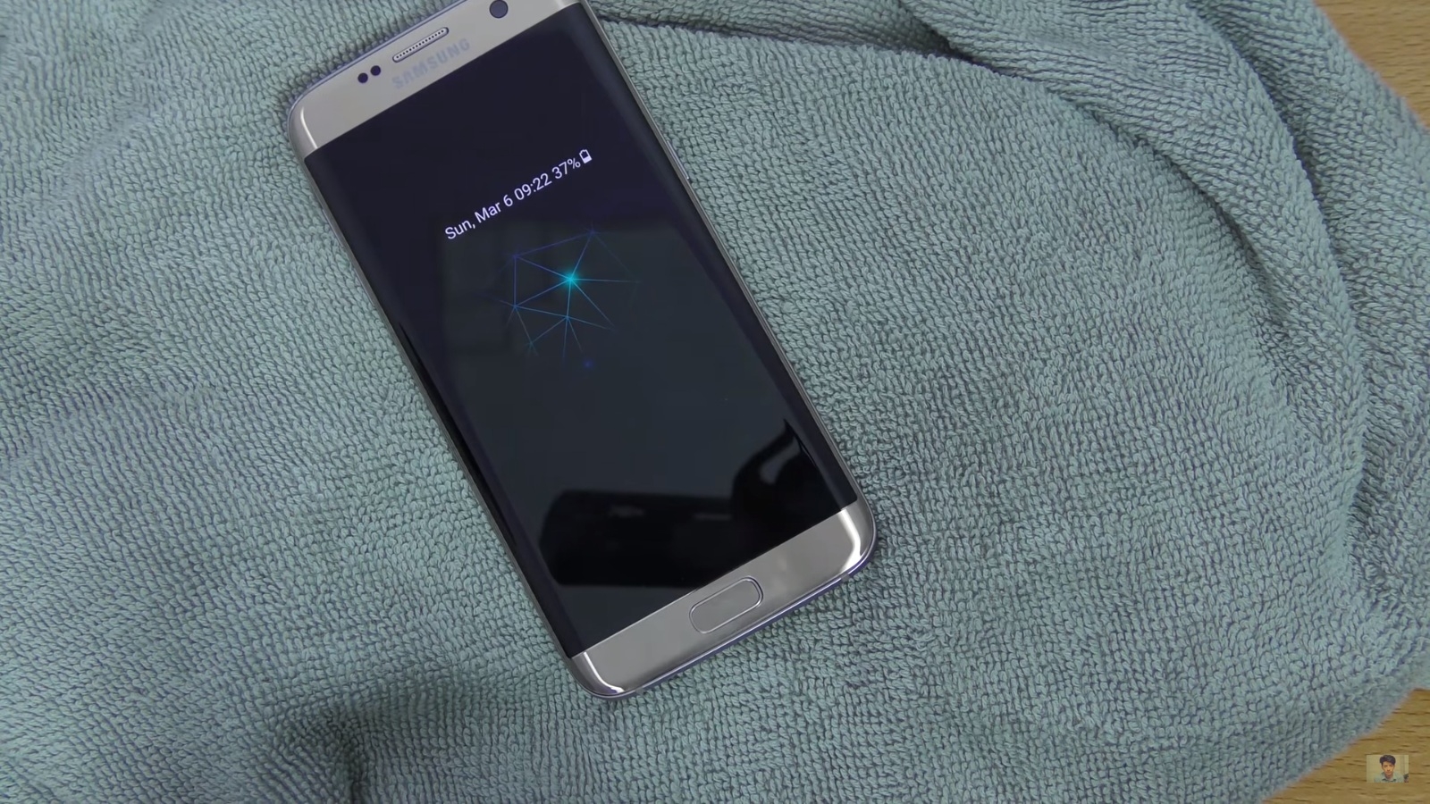 Điều gì sẽ xảy ra nếu ngâm Galaxy S7 vào nước đá?