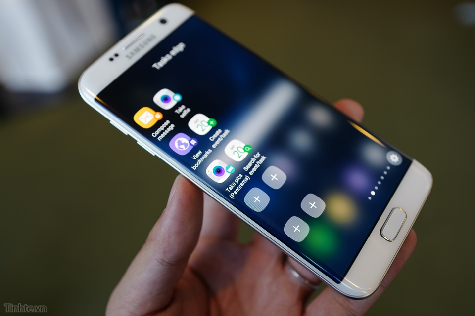 Galaxy S7 edge là smartphone có màn hình cong 4 cạnh