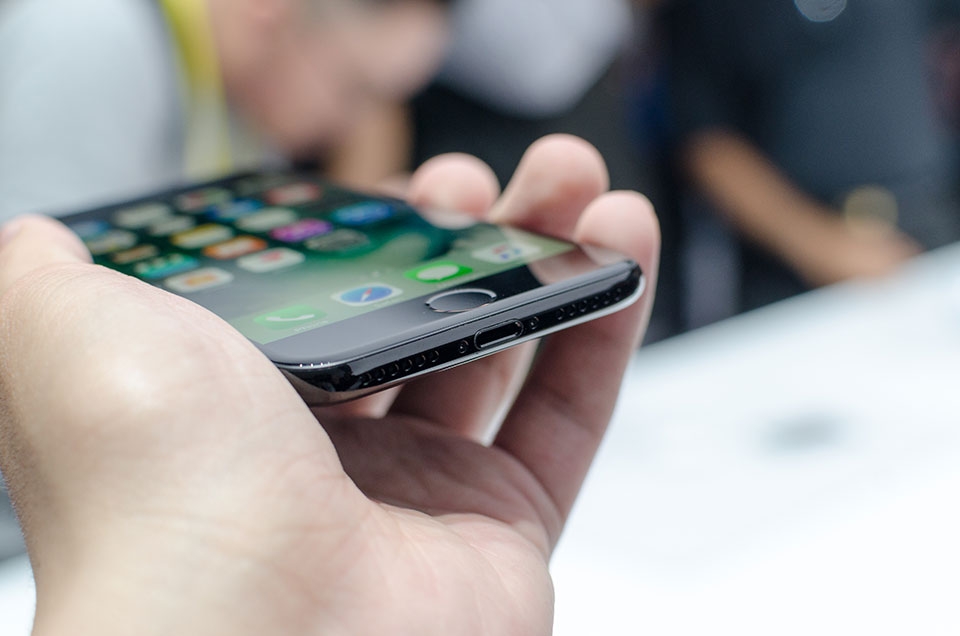 Hãy mua iPhone 7 đi và chúng tôi sẽ chỉ bạn cách khoe của 1 Hãy mua iPhone 7 đi và chúng tôi sẽ chỉ bạn cách khoe của 1