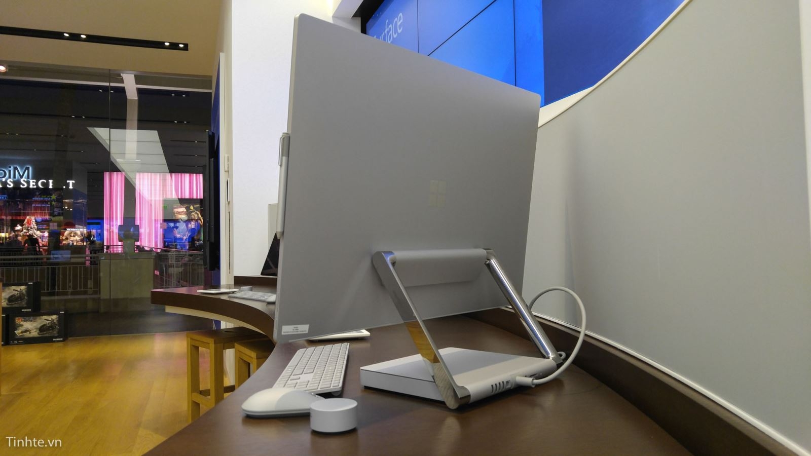 Hình ảnh và video thực tế của Surface Studio: máy tính siêu bự của Microsoft 11