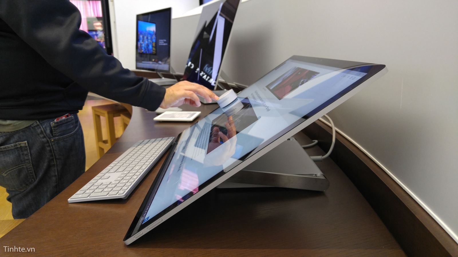 Hình ảnh và video thực tế của Surface Studio: máy tính siêu bự của Microsoft 2