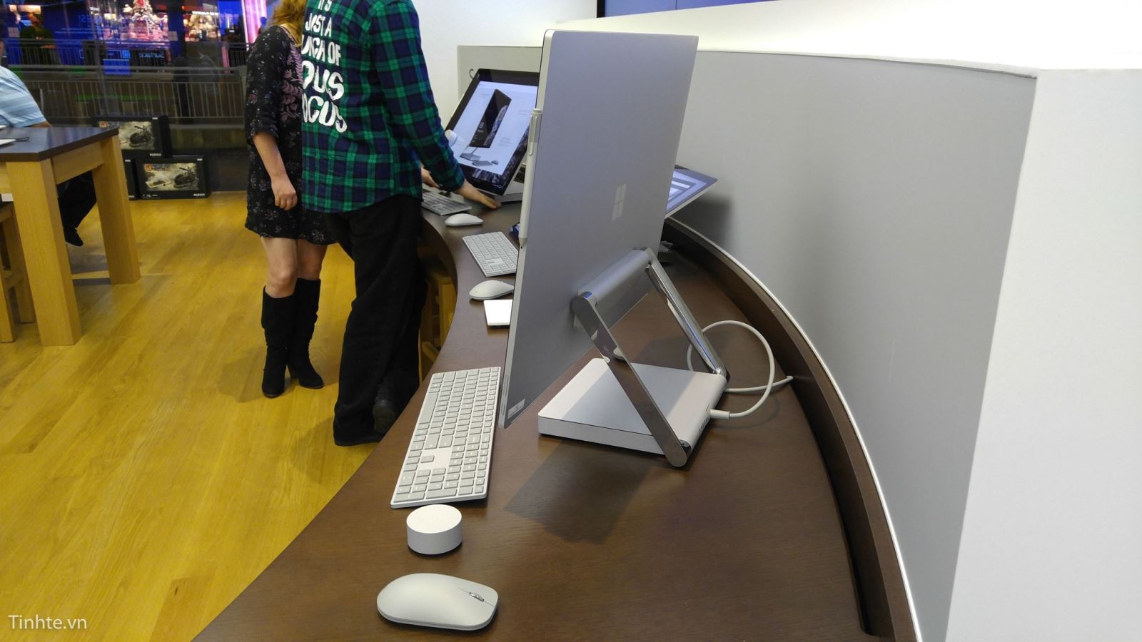 Hình ảnh và video thực tế của Surface Studio: máy tính siêu bự của Microsoft 6