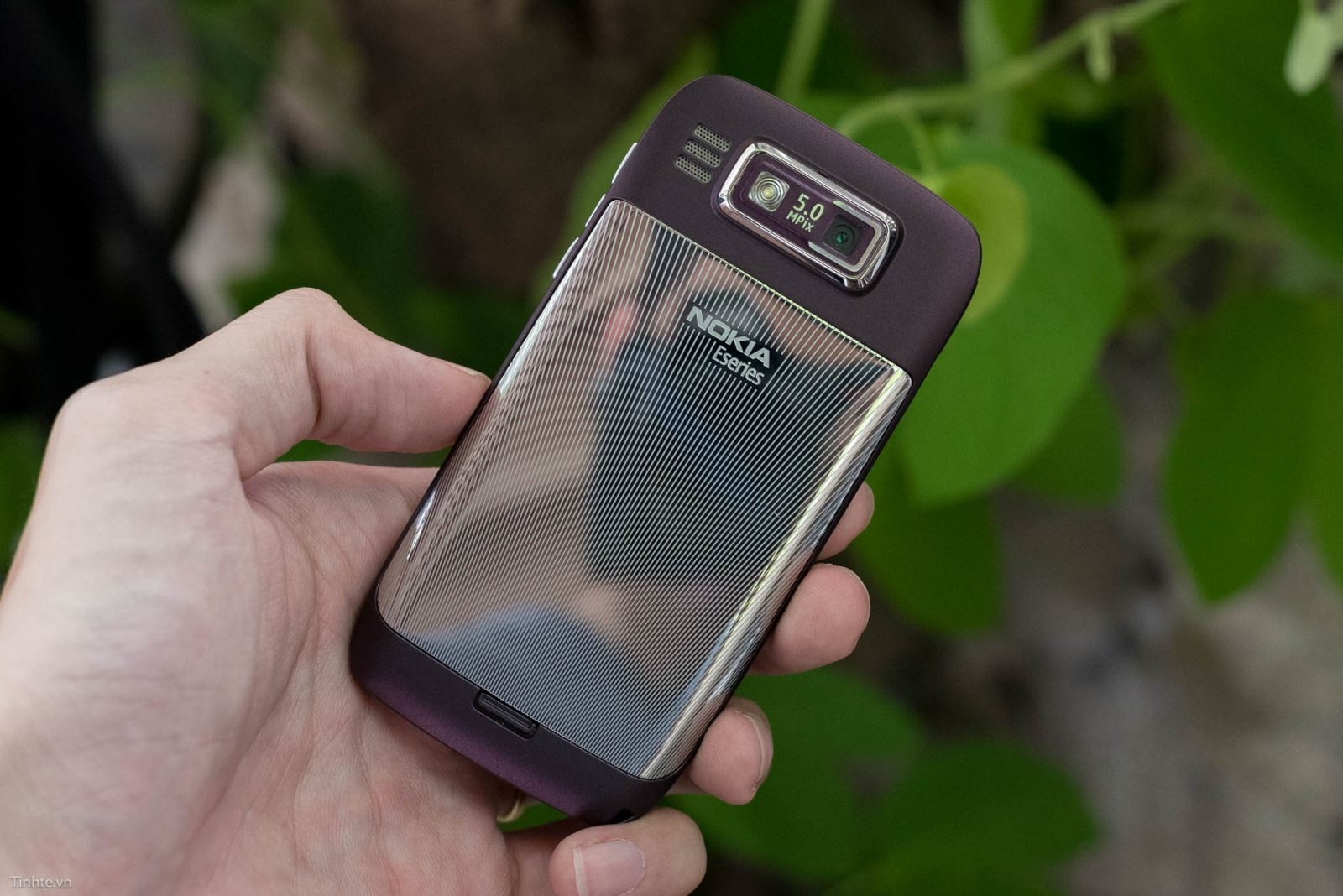 Hoài niệm với loạt ảnh trên tay điện thoại Nokia E72 11