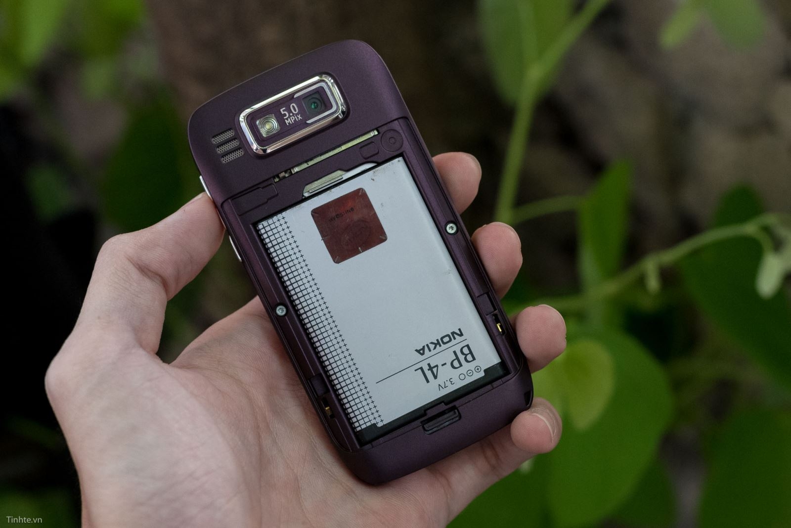 Hoài niệm với loạt ảnh trên tay điện thoại Nokia E72 14