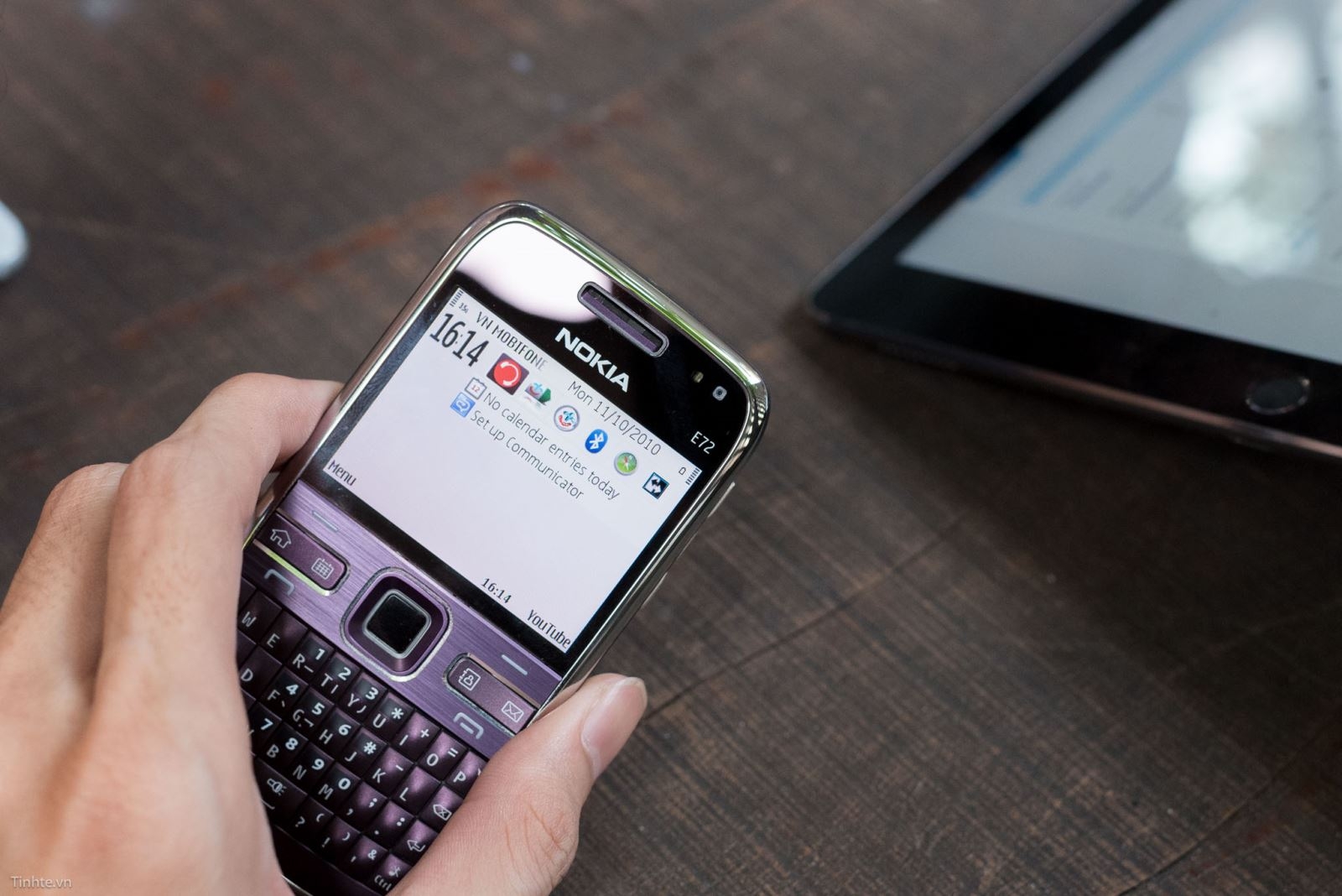 Hoài niệm với loạt ảnh trên tay điện thoại Nokia E72