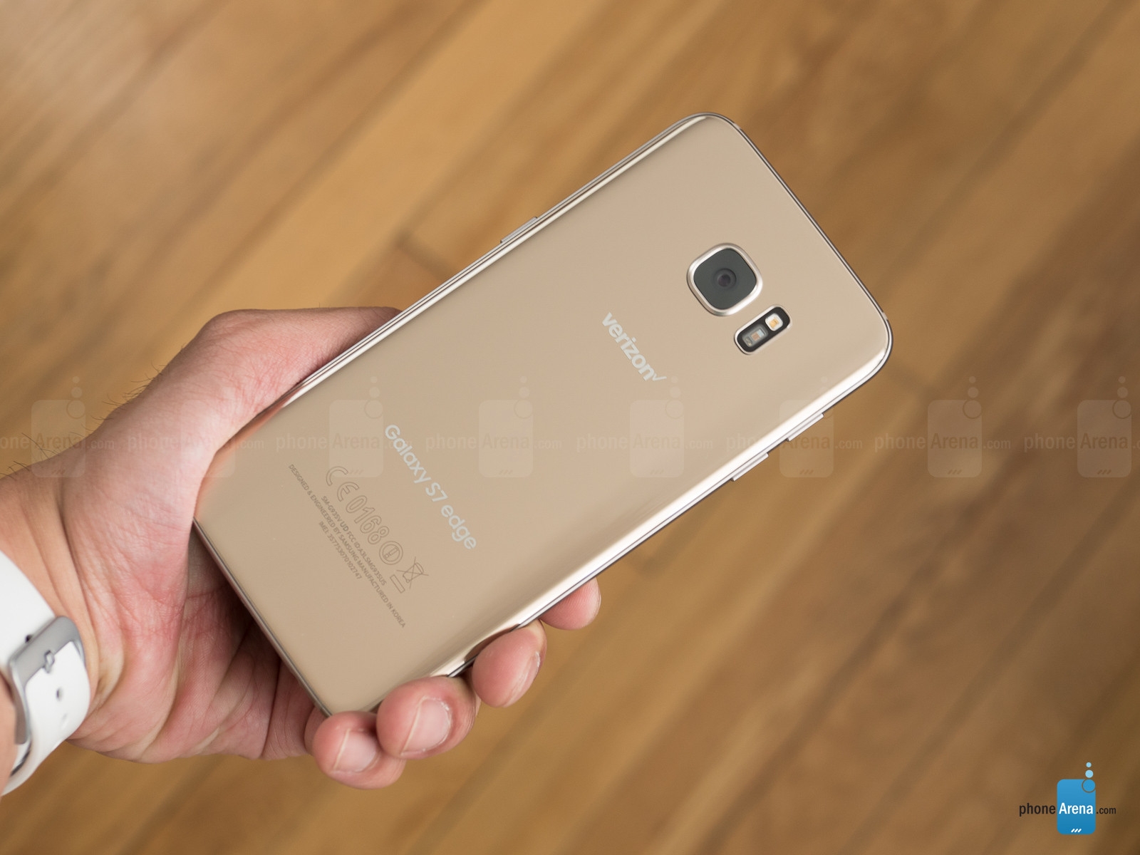 Hot: Samsung Galaxy S7 vẫn sống sót sau 16 giờ ngâm nước