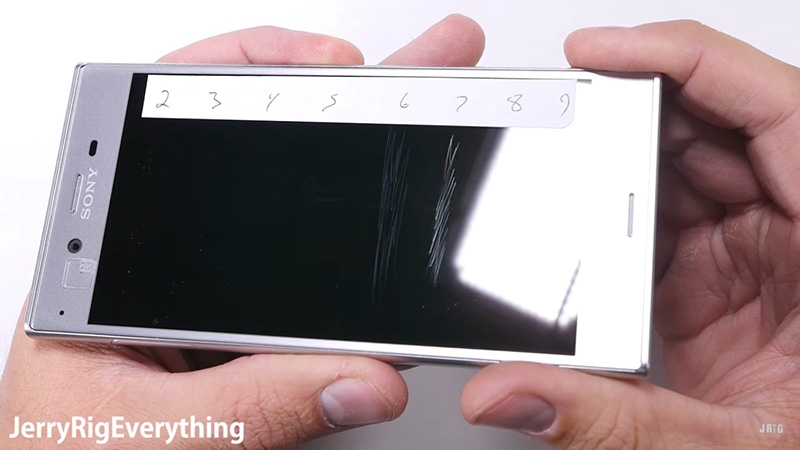 Test độ bền của Sony Xperia XZ 1