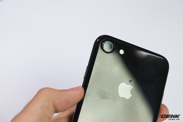 iPhone 7 Jet Black vs Xiaomi Mi MIX 6