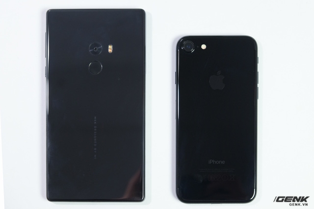 iPhone 7 Jet Black vs Xiaomi Mi MIX