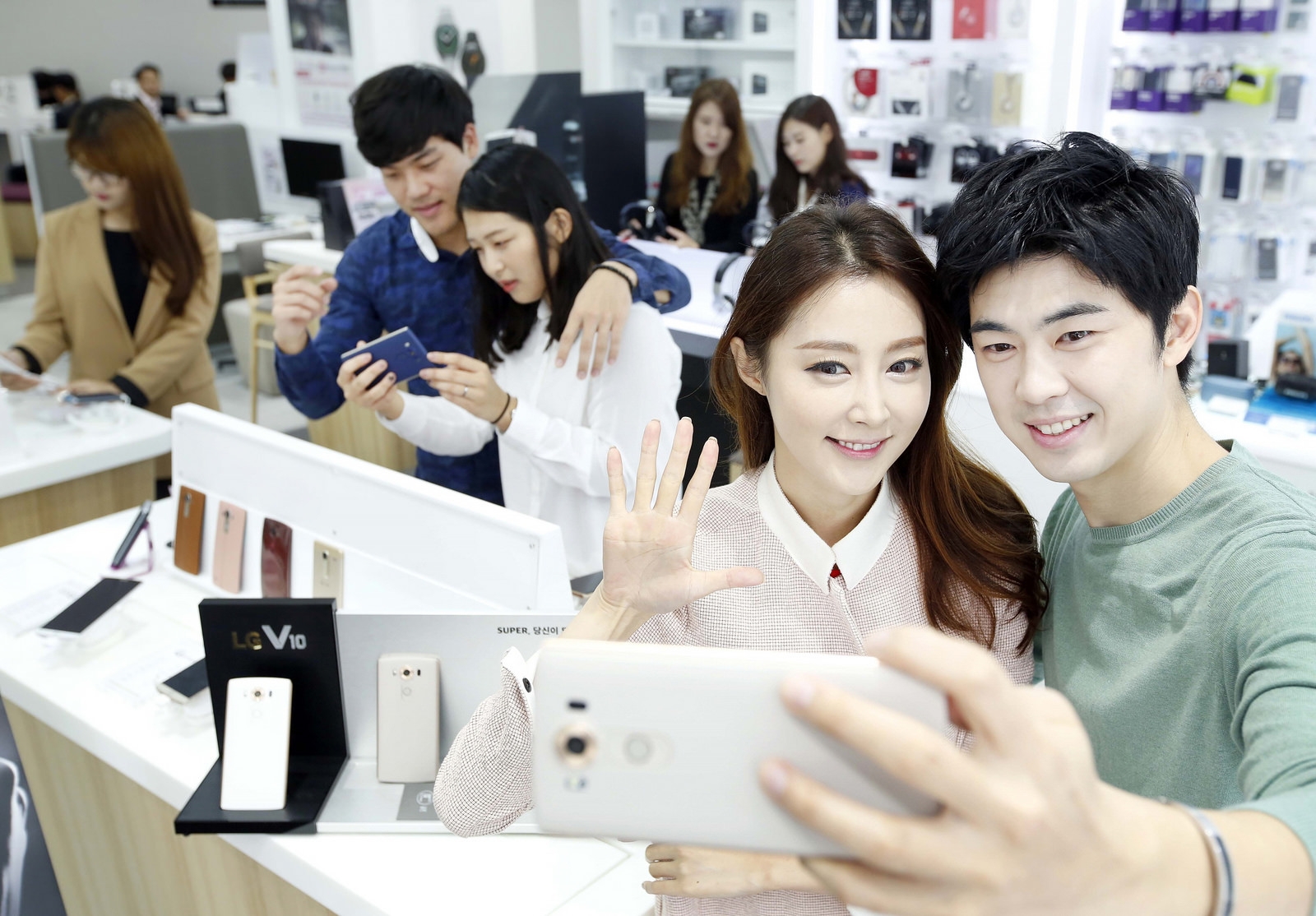 LG V10 chứng minh độ bền khủng qua video quảng cảo mới 1