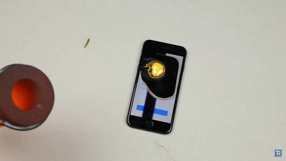 Màn tra tấn iPhone 7 bằng vàng gây sốt nhất từ trước tới nay 2 Màn tra tấn iPhone 7 bằng vàng gây sốt nhất từ trước tới nay 2