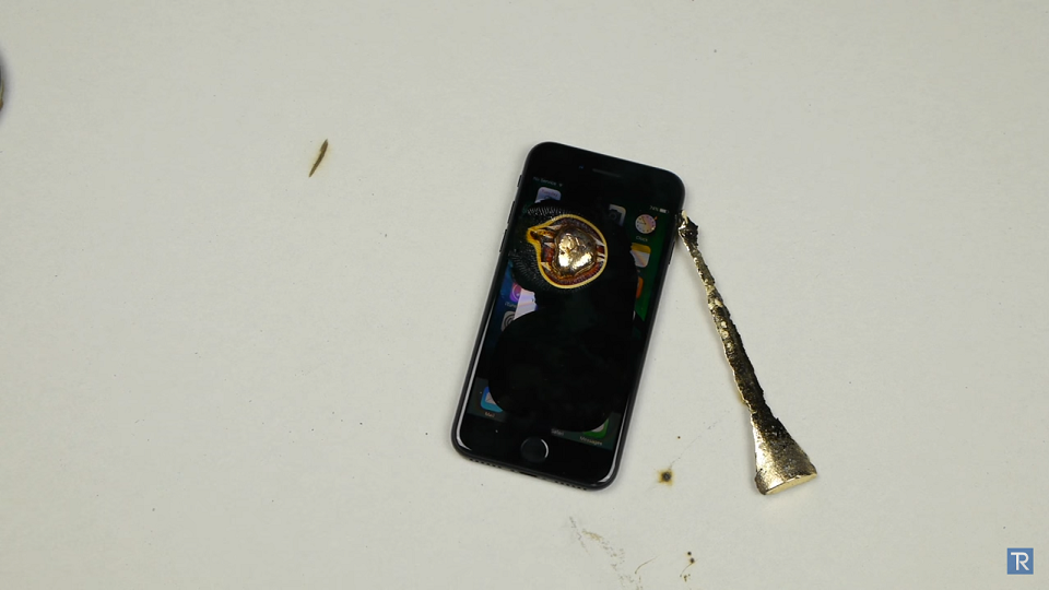 Màn tra tấn iPhone 7 bằng vàng gây sốt nhất từ trước tới nay 3 Màn tra tấn iPhone 7 bằng vàng gây sốt nhất từ trước tới nay 3