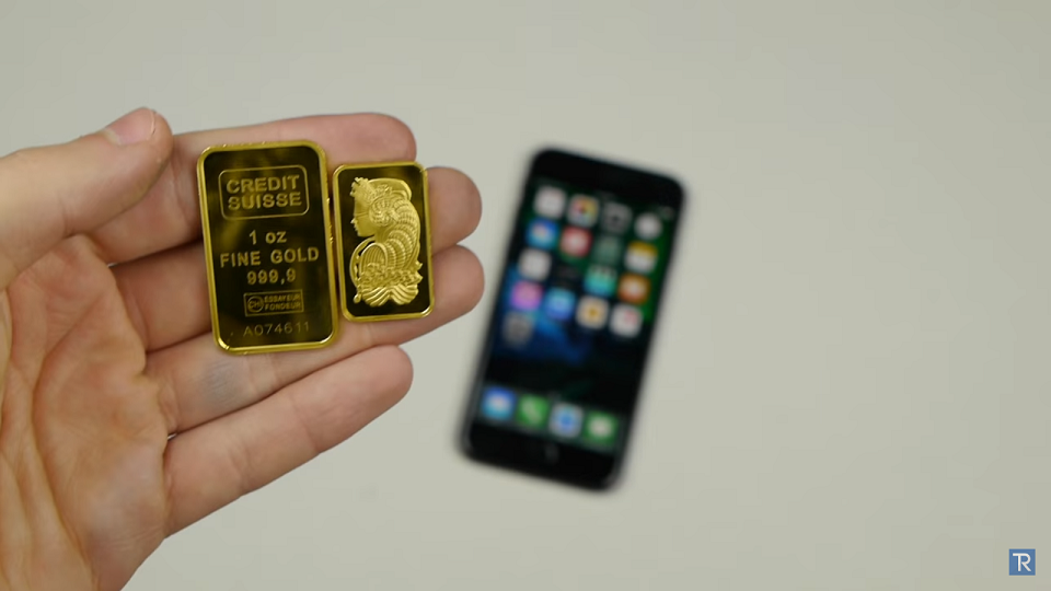 Màn tra tấn iPhone 7 bằng vàng gây sốt nhất từ trước tới nay Màn tra tấn iPhone 7 bằng vàng gây sốt nhất từ trước tới nay