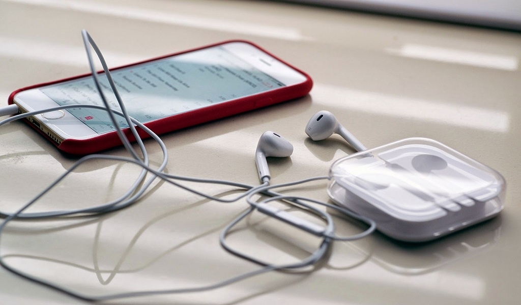 Mẹo sử dụng tai nghe iPhone không phải ai cũng biết