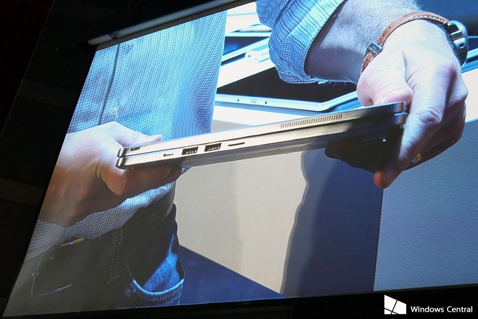 Microsoft ra mắt mẫu máy tính 2-trong-1 mới với ngoại hình vi diệu