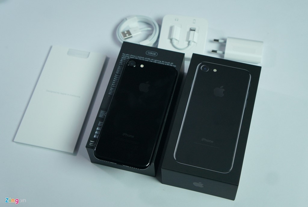 Mở hộp iPhone 7, 7 Plus chính hãng FPT đầu tiên tại Việt Nam 2