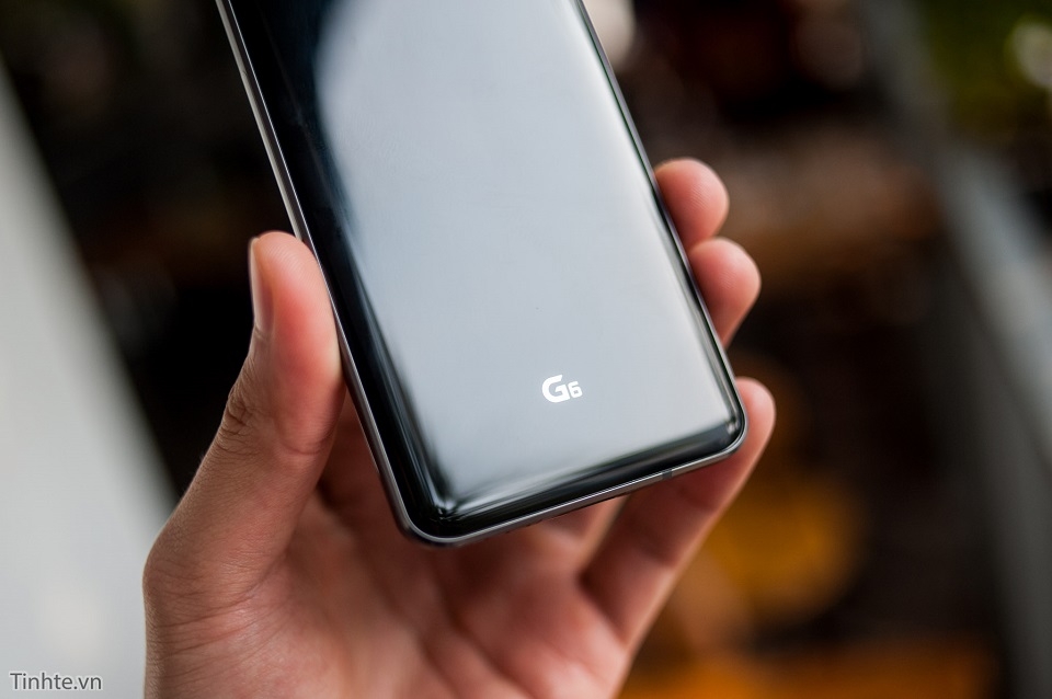 Mở hộp LG G6 đầu tiên tại Việt Nam 1