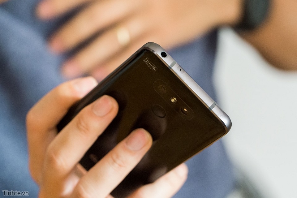 Mở hộp LG G6 đầu tiên tại Việt Nam 11