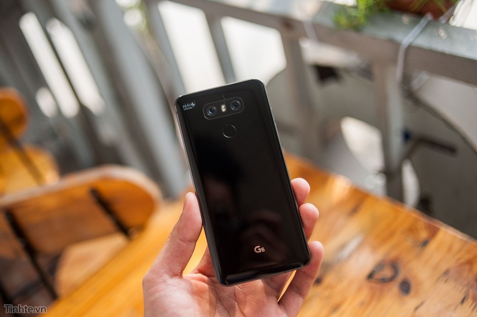 Mở hộp LG G6 đầu tiên tại Việt Nam 16