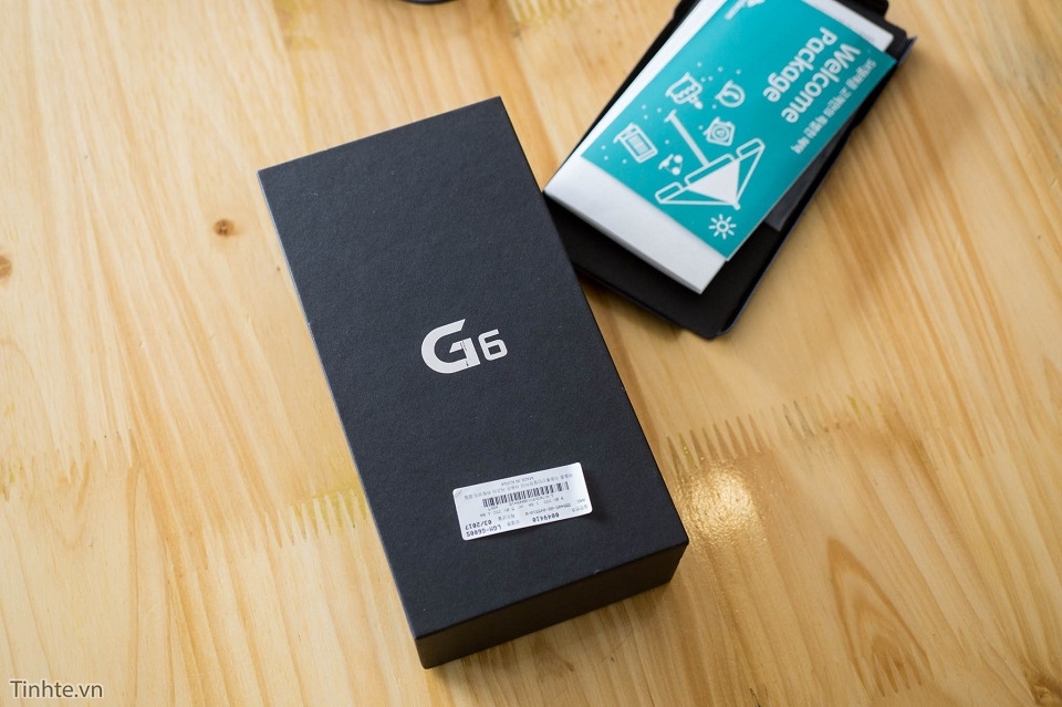 Mở hộp LG G6 đầu tiên tại Việt Nam 2