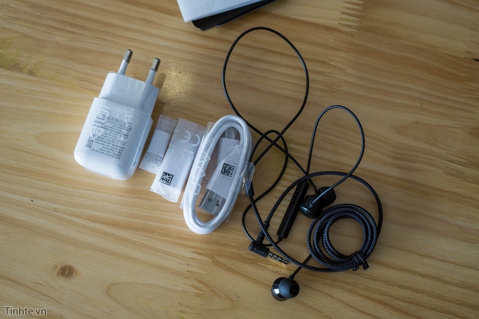 Mở hộp LG G6 đầu tiên tại Việt Nam 3