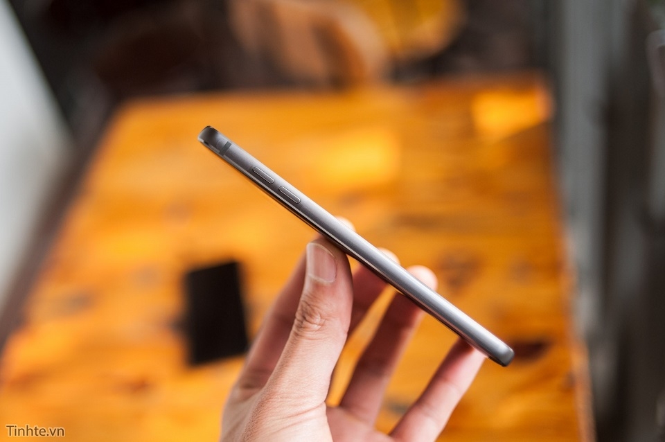 Mở hộp LG G6 đầu tiên tại Việt Nam 8