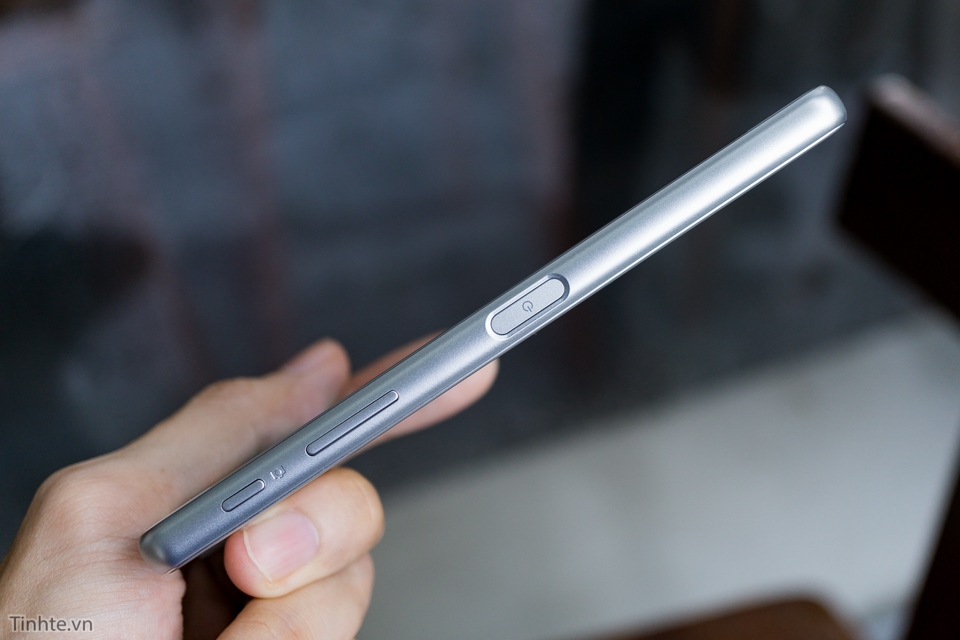 Mở hộp và trên tay Sony Xperia X Performance