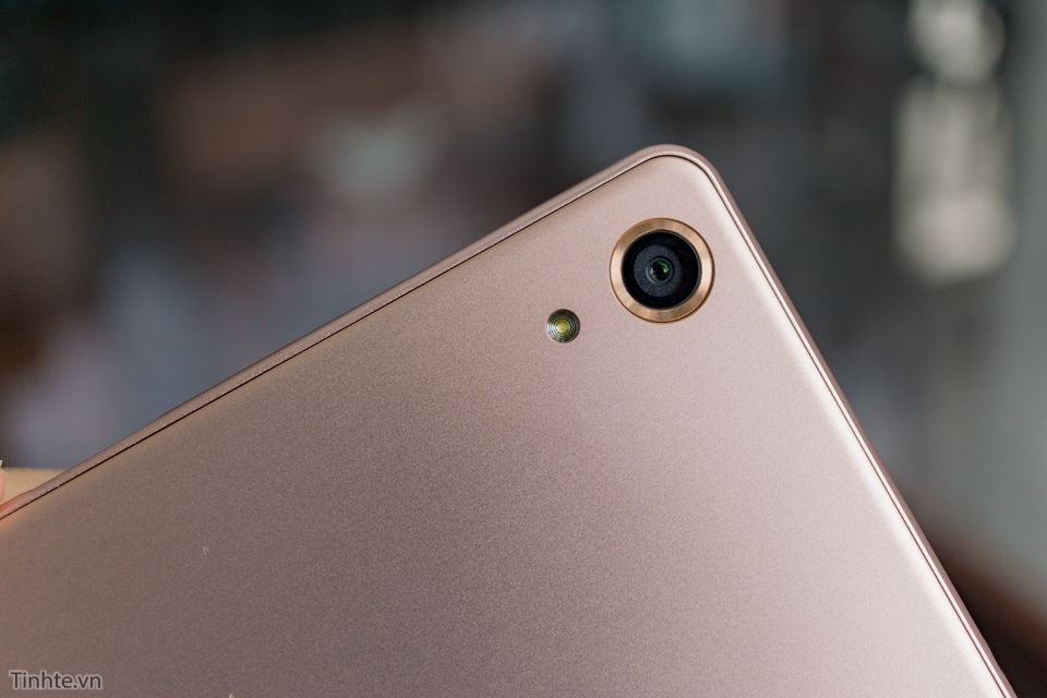 Mở hộp và trên tay Sony Xperia X Performance