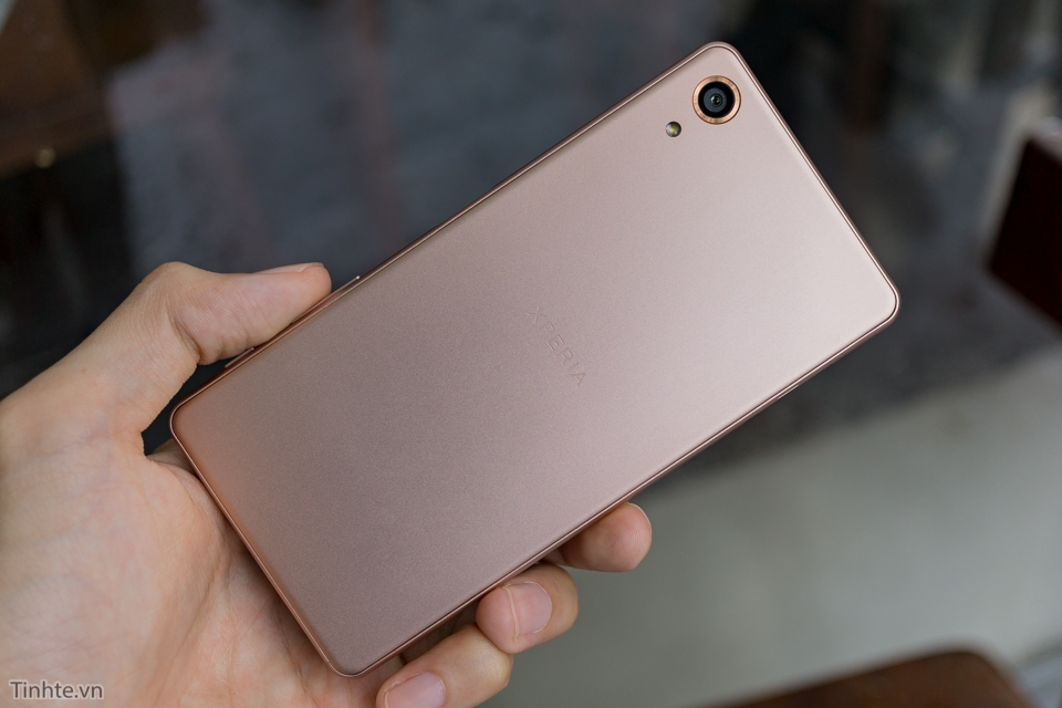 Mở hộp và trên tay Sony Xperia X Performance