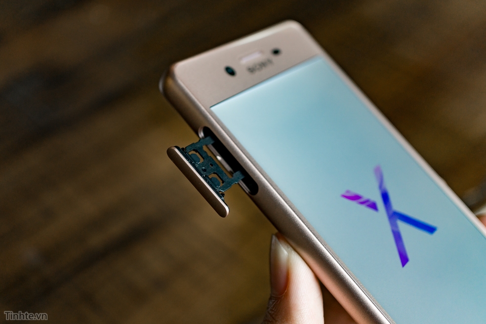 Mở hộp và trên tay Sony Xperia X Performance