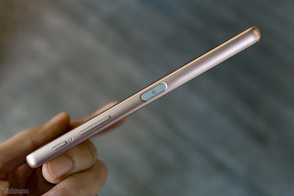 Mở hộp và trên tay Sony Xperia X Performance