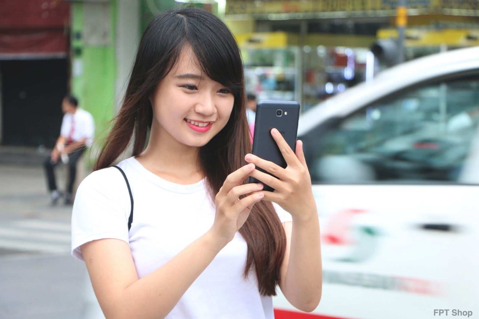 Nên mua Samsung Galaxy J7 Prime hay chờ iPhone 5s xuống giá 6