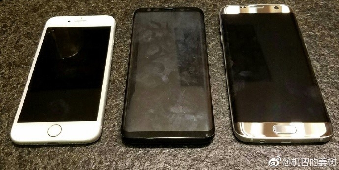So sánh kích thước Galaxy S8 với iPhone 7 và Galaxy S7 edge 1