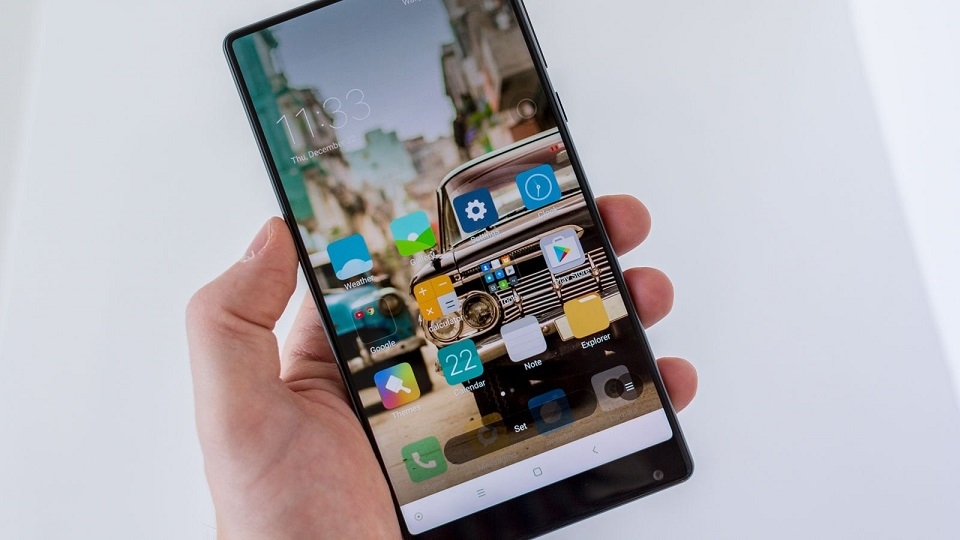 So sánh Samsung Galaxy S8 và Xiaomi Mi MIX 2